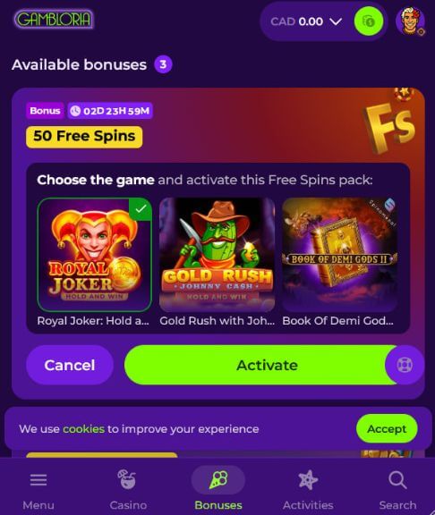 Der Bonusbildschirm von Gambloria Casino zeigt 50 Freispiele zur Auswahl: Royal Joker Hold and Win, Gold Rush mit Johnny Cash und Book of Demi Gods 2. Klicken Sie auf „Aktivieren“.